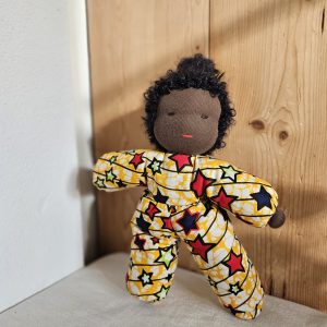 Tøydukke L | Oppsatt hår