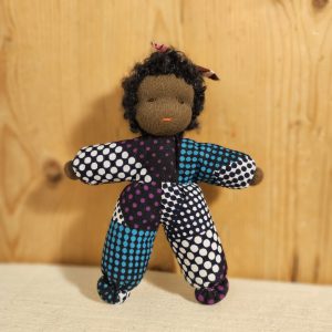 Tøydukke S | Kort hår m/hårbånd